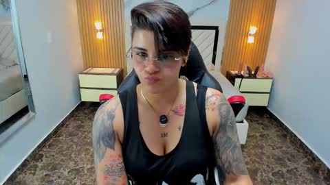 Karoll online show from March 18, 8:03 pm