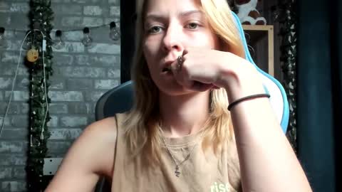 karoline121 online show from September 16, 7:00 pm