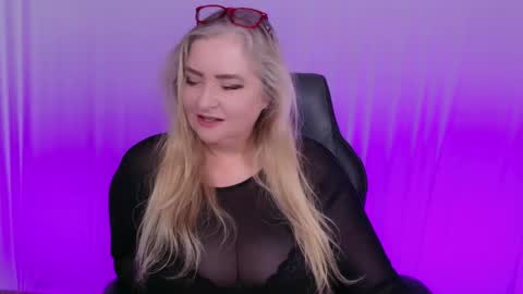 Kat D Sinclair online show from February 17, 2:28 pm