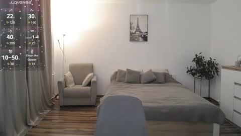 kate124680 online show from December 7, 9:44 pm