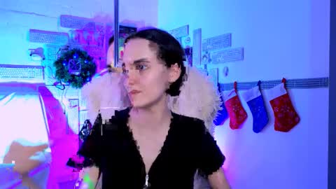 katewillows online show from January 12, 9:03 am