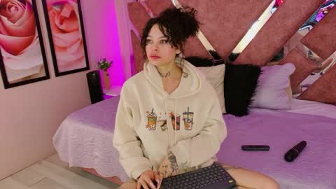 KatheGomez  online show from April 12, 7:55 am