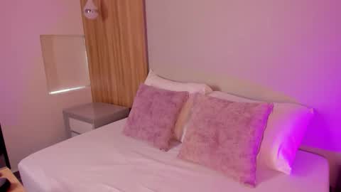 K A T I  online show from November 20, 7:15 pm