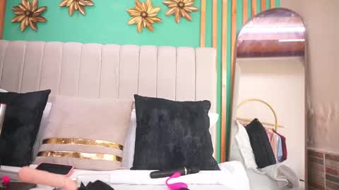 K A T L Y N  online show from September 14, 7:34 pm