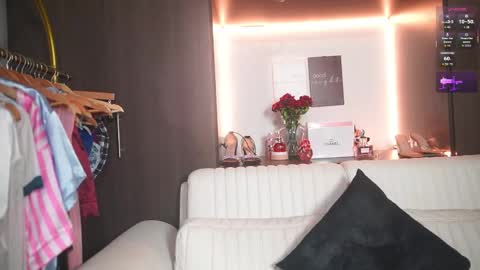 K A T L Y N  online show from February 15, 6:29 pm