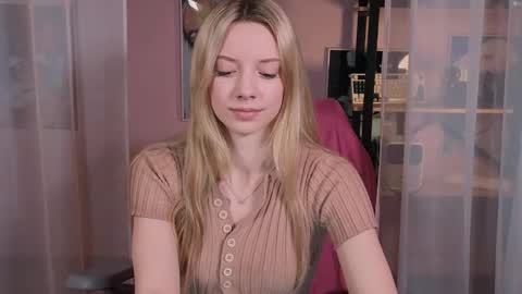 katt_yy online show from November 7, 5:13 am