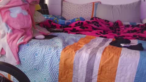  Khawit  online show from September 14, 12:25 pm