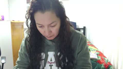  Khawit  online show from April 14, 7:47 pm