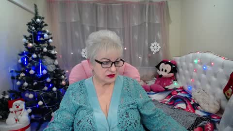 kaylesmoll online show from January 12, 5:45 am