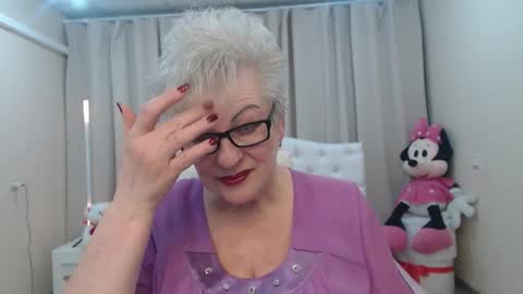 kaylesmoll online show from March 24, 8:03 pm