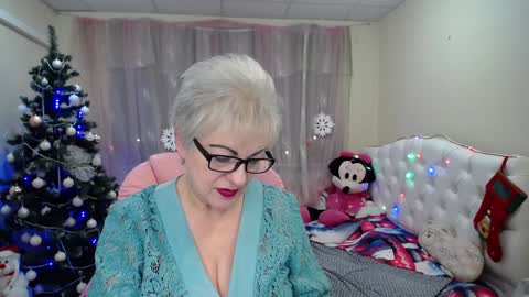 kaylesmoll online show from January 9, 5:55 am