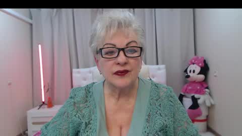 kaylesmoll online show from April 18, 7:07 pm