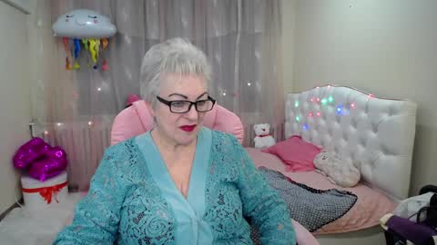 kaylesmoll online show from January 30, 5:41 am