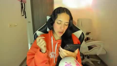 kaylie online show from September 29, 11:15 am