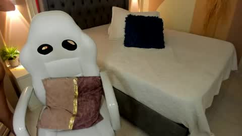 Keira Angel online show from April 18, 5:10 am