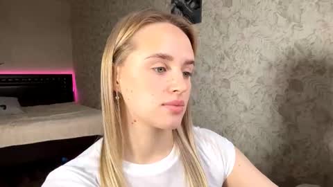 Sylvia online show from November 25, 8:16 am