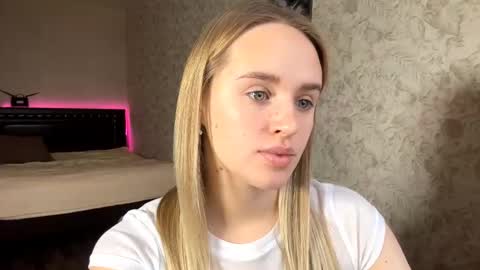 Sylvia online show from December 1, 8:07 am