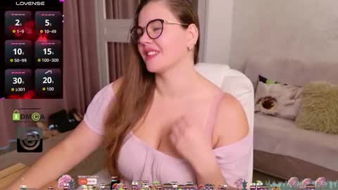 kellielowie online show from November 11, 6:42 am