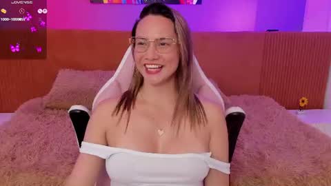 kelly_cute9 online show from June 24, 5:39 am