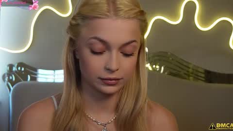 kelly_peachpiee online show from September 10, 5:29 am