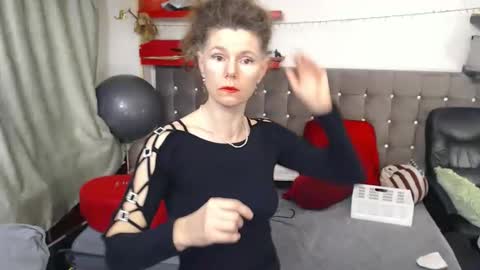 kelly online show from February 13, 1:40 am