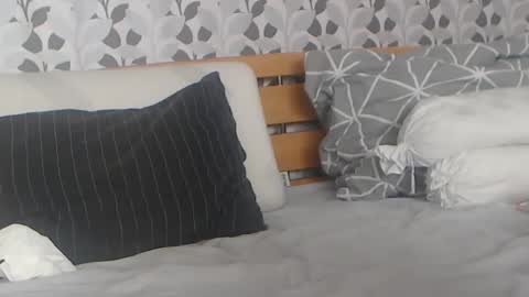 kelywild20 online show from July 5, 8:31 am