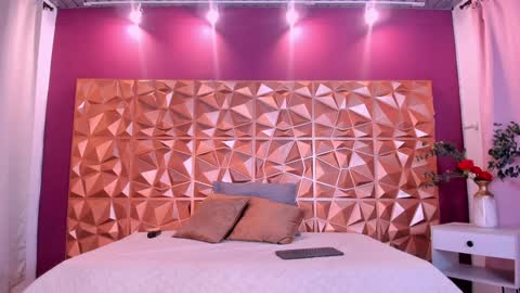 Kendall online show from December 19, 8:23 pm