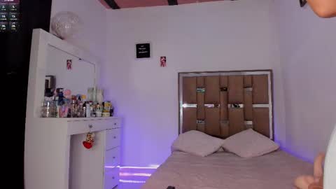 Kendall ewers online show from September 9, 11:04 pm