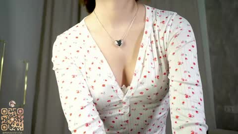 Lisa online show from April 8, 7:05 pm