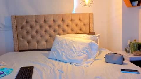 Kery Hillson online show from March 8, 1:48 pm