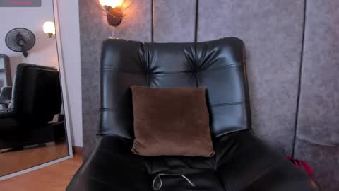 Keila Milf online show from April 17, 11:07 pm