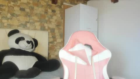 Khami online show from April 8, 9:39 pm