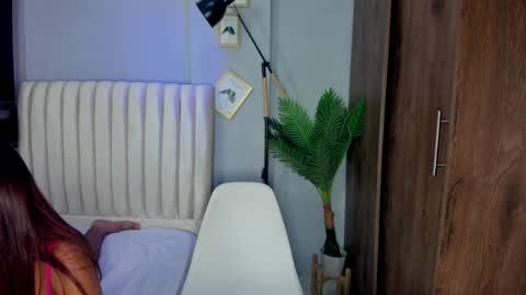 khate_smith online show from June 3, 4:45 pm