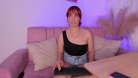 khloe_cute_ online show from April 7, 12:12 am