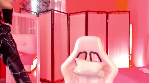 Khloe online show from December 22, 12:52 pm