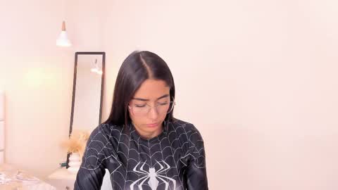 Khloe online show from April 7, 1:02 pm