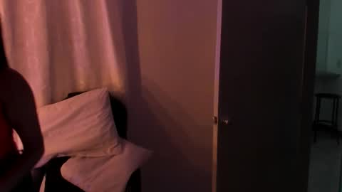 Kiara Johnsonn online show from November 30, 1:37 pm