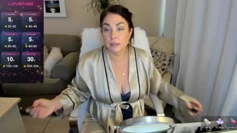 Kiera Reines online show from December 22, 6:48 pm