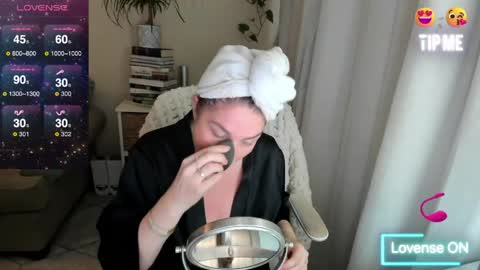 Kiera Reines online show from May 3, 1:42 am