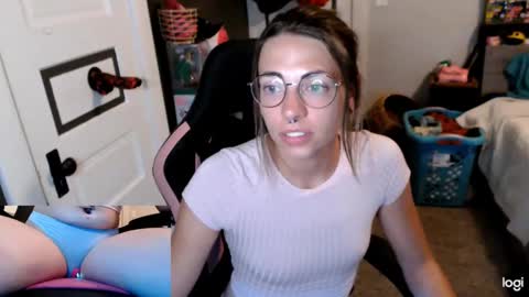 Kiersten online show from September 14, 3:59 am