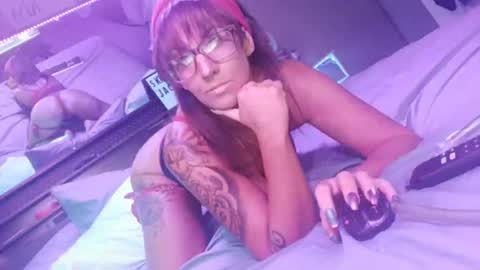 kikilovespartylights online show from September 14, 9:29 am