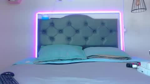 Kim online show from October 15, 3:58 pm