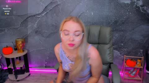 KIM online show from December 2, 9:21 am