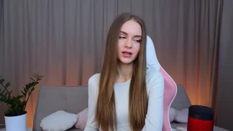 kimbeerlou online show from October 4, 7:47 am