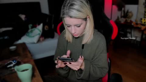 Wolfs Girl online show from October 4, 2:11 pm