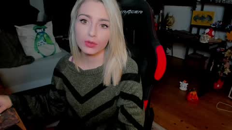 Wolfs Girl online show from October 22, 6:02 pm