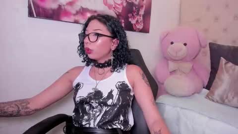 Kim online show from March 3, 6:03 pm