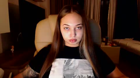 Kim Lee  online show from January 3, 6:14 pm