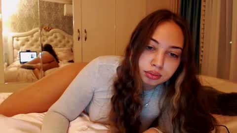 Kim Lee  online show from December 14, 4:08 pm