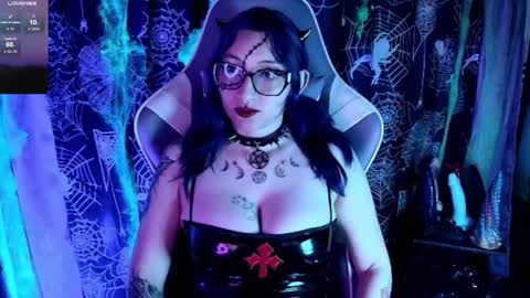   online show from October 24, 1:51 pm